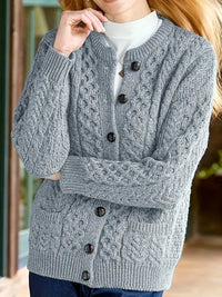 ELEGANTER KABELSTRICK-CARDIGAN | STILVOLL, KOMFORTABEL, VIELSEITIG – Silbergrau