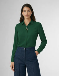 Elegante Langarm Bluse für Damen mit verdeckter Knopfleiste und dekorativer Schmuckspange – Dunkelgrün
