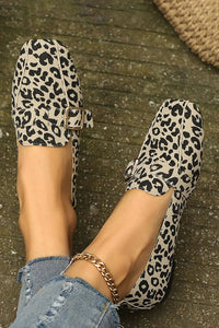 Zanika - Tägliche Loafers mit dekorativem Schnalle und Riemen – Beige