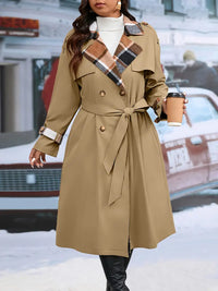 Keythera | Trenchcoat mit Gürtel in Übergröße für saisonale Mode – Khakifarbenes Karomuster