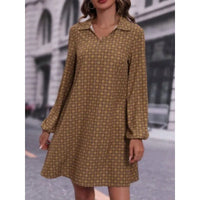Hazel | Langärmeliges bedrucktes Kleid – Braun