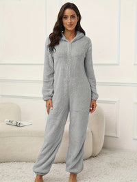 Leyorae | Einfarbiger Flauschiger Kapuzen-Lounge-Overall – Hellgrau