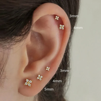 Philomena– Zarte Blütenstecker – Gold