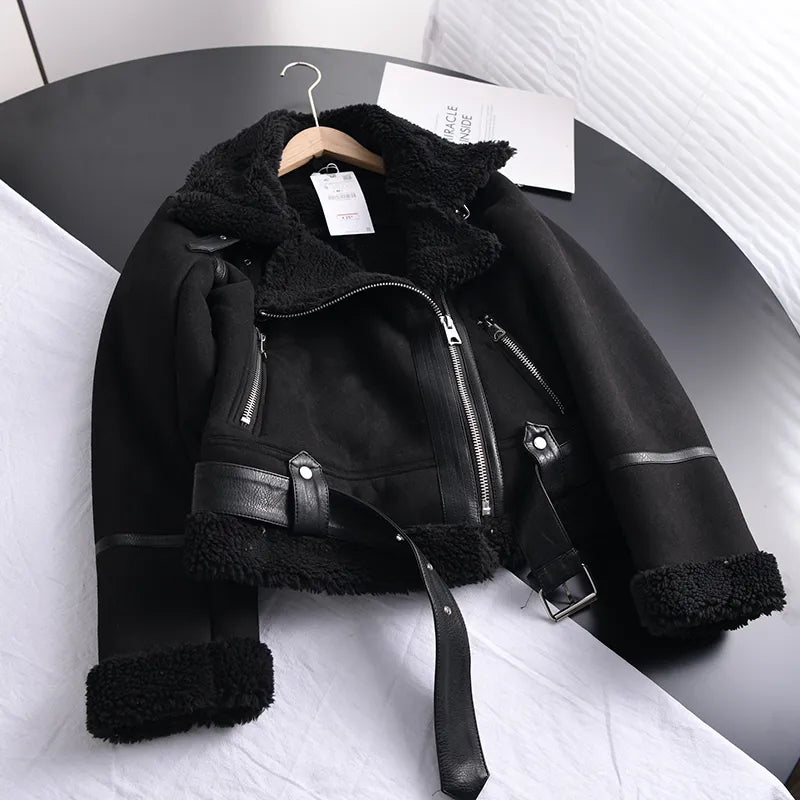 Geneviev | Bequemer Damen-Wintermantel aus Wildleder mit verstellbarem Gürtel und Fleece-Futter