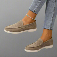Hannah | Handgefertigte elegante Wildleder-Mokassins – Camel