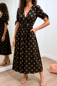 Aleksandra - Elegant Polka Dot Dress with V-neck – Schwarz