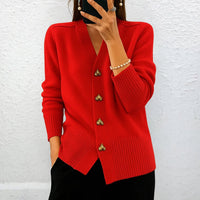 Lydia™ | Eleganter Pullover mit Herzknöpfen – Rot