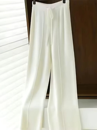 ELVINA – DIE STRICKHOSE MIT WEITEM BEIN FÜR STILVOLLE GEMÜTLICHKEIT – Weiß
