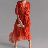 Dorselinde | Elegantes Maxikleid mit Femininem Ausschnitt – Rotorange