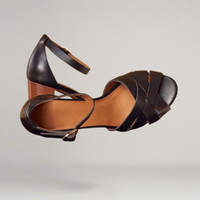 Paula® | Handgefertigte Sandalen mit Keilabsatz – Schwarz