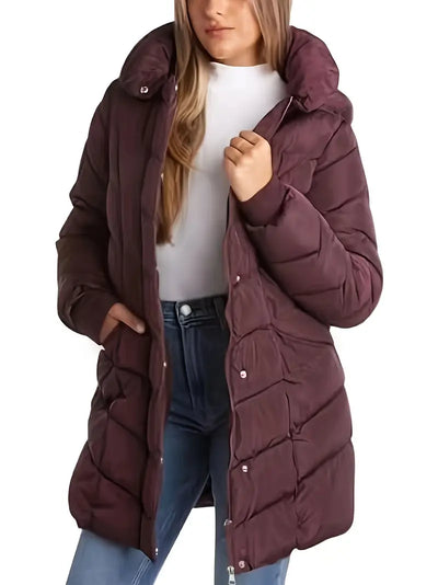 Keytharae | Plüschsteppjacke mit Reißverschluss und Kapuze in Übergröße