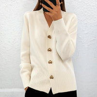 Lydia™ | Eleganter Pullover mit Herzknöpfen – Weiß