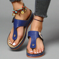 Frederika Sandalen mit Schnalle und Zehenkappe – Blau