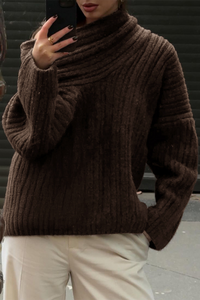 Sarlotte | Oversized Strickpullover mit breitem Kragen für Damen – Braun
