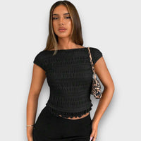 Solena – Strukturiertes Top mit verspieltem Charme – Schwarz