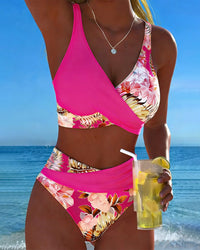Lena | Bikini mit kontrastierendem Blumenmuster und Schlitz – Pink