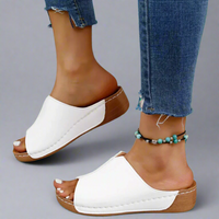 Noemi | Handgefertigte Keilsandalen aus hochwertigem Material – Weiß
