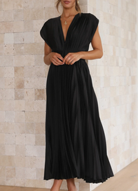 Brittney's  Himmlische Eleganz Maxikleid mit Ärmeln – Schwarz