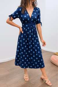Aleksandra - Elegant Polka Dot Dress with V-neck – Blau