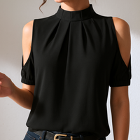 Inge™ | Schwarze Plisseebluse mit geschlitzten Ärmeln – Schwarz