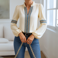 Petra™ | Spitzenbluse mit V-Ausschnitt – Creme