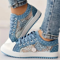 Lotte | Elegante Damen-Sneaker mit floralen Details – Hellblau | Offen