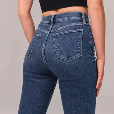 Victoria -  Figurbetonte High-Rise Schlagjeans für Damen