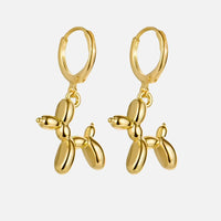Elegant MINI Goldene Huggie-Creolen mit Verspieltem Ballonhund-Anhänger – Gelbgold