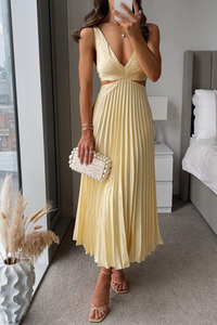 KESLEY™ | PLISSEEKLEID MIT AUSSCHNITT – Gelb