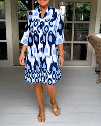 Amy Midi-Kleid | Lässiges A-Linien-Midi-Sommerkleid mit Muster – Blau