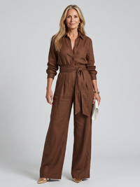 Jovie | Langärmliger Jumpsuit mit Knopfleiste und weitem Bein – Braun