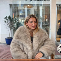 Mara | Flauschiger Mantel für Damen – Beige