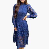 Nora | Kleid mit Spitze und hoher Taille – Marine