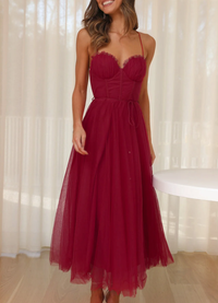 Josephine Elegantes Kleid | Sommerliches Midikleid für Damen, rückenfrei und trägerlos – Bordeauxrot