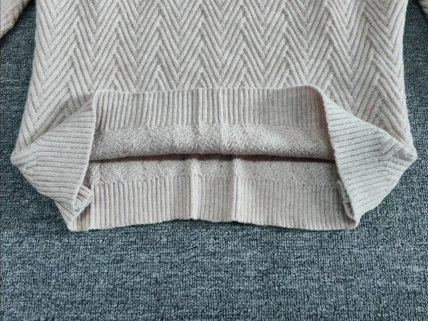 Korivis | Langärmeliger Chevron-Pullover mit Hohem Ausschnitt