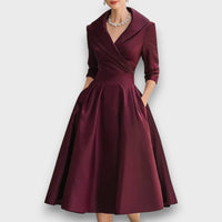 Lina – Satiniertes Midikleid – Burgunderrot