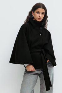 Lara™ | Cape-Mantel mit Taillengürtel & Stehkragen – Schwarz