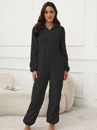 Leyorae | Einfarbiger Flauschiger Kapuzen-Lounge-Overall – Schwarz