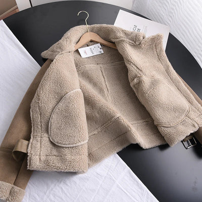 Geneviev | Bequemer Damen-Wintermantel aus Wildleder mit verstellbarem Gürtel und Fleece-Futter