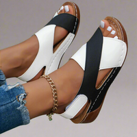 Alwine | Handgefertigte Wedgesandalen aus Premium-Material – Schwarz