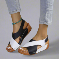 Solveig | Ultraflache, Bequeme Orthopädische Sandalen – Schwarz Weiß