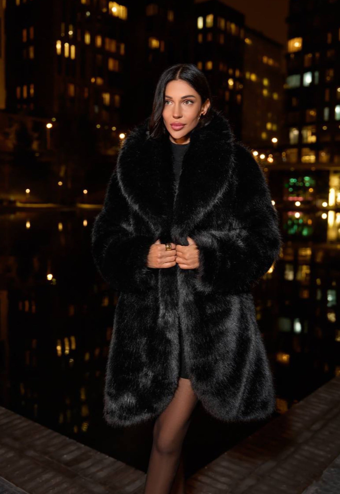 Noui | Schwarzer Faux-Fur Mantel