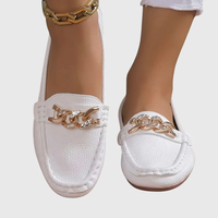 Regine | Damen Loafer Kettendetail Slip-On Luxuriös Elegant Modern – Weiß