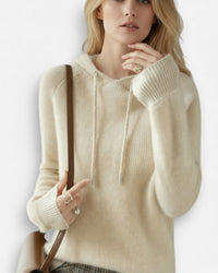 Weicher gerippter pullover für Damen mit Kapuze – Beige