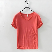 Boris V-Ausschnitt T-Shirt – Rot