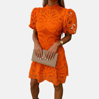 Sommerkleid für Damen - Elegantes Spitzenkleid mit Puffärmeln – Orange