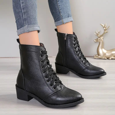 Shilarae | Elegante mittelhohe Damenstiefel mit klobigem Absatz und spitzer Zehe