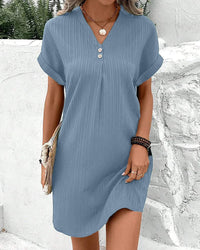 ZENOBIA - KLEID MIT V-AUSSCHNITT UND KNOPFDETAILS – Blau