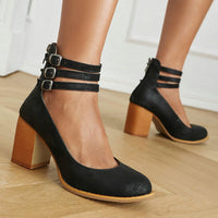 Caa  | Glatte Sandalen mit Knöchelriemen und Keilabsatz – Schwarz