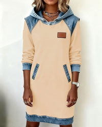 Viktoria – Lässiges Kleid Mit Kapuze und Denim Einsätzen – Beige